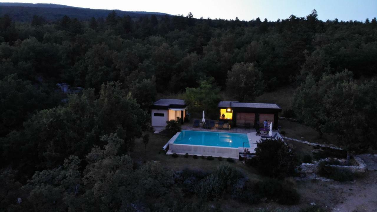 Le Jas Du Boeuf Hotel Cruis Bagian luar foto